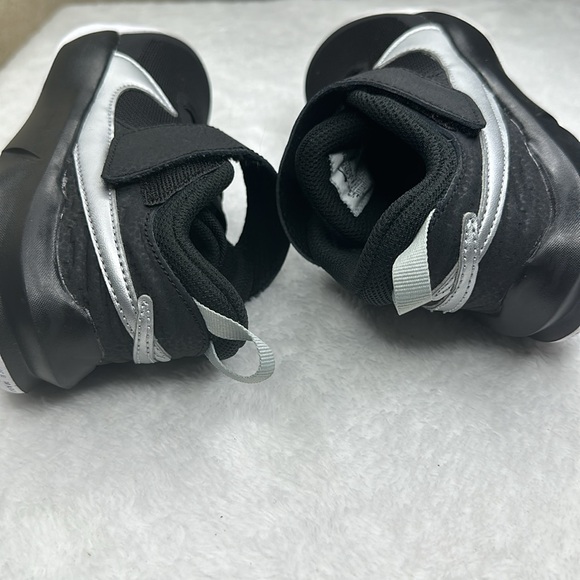 Toddlers Nike Tennis shoes size 13.5C - Picture 2 of 7